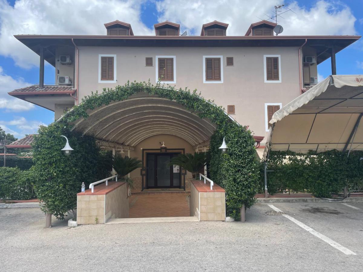 Ninfa Hotel Квалиано Экстерьер фото