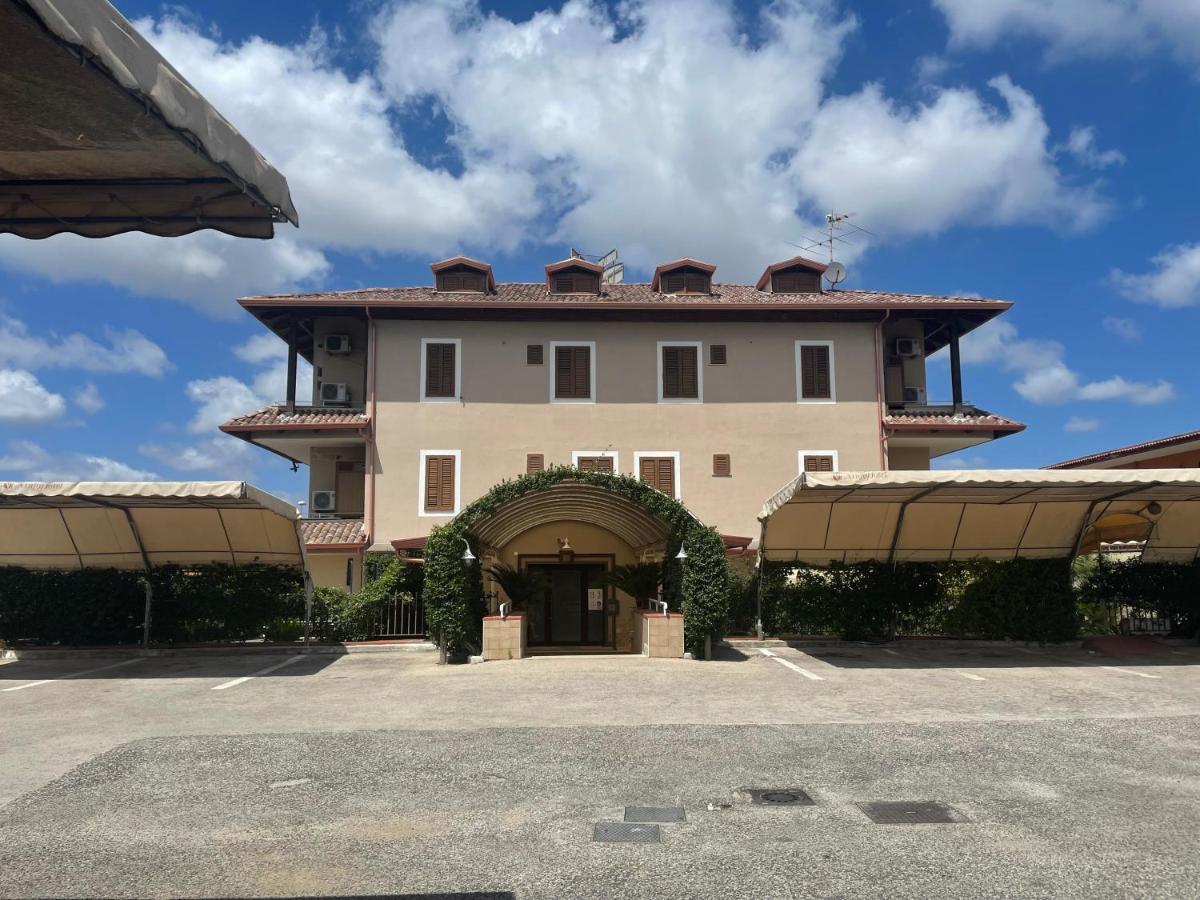 Ninfa Hotel Квалиано Экстерьер фото